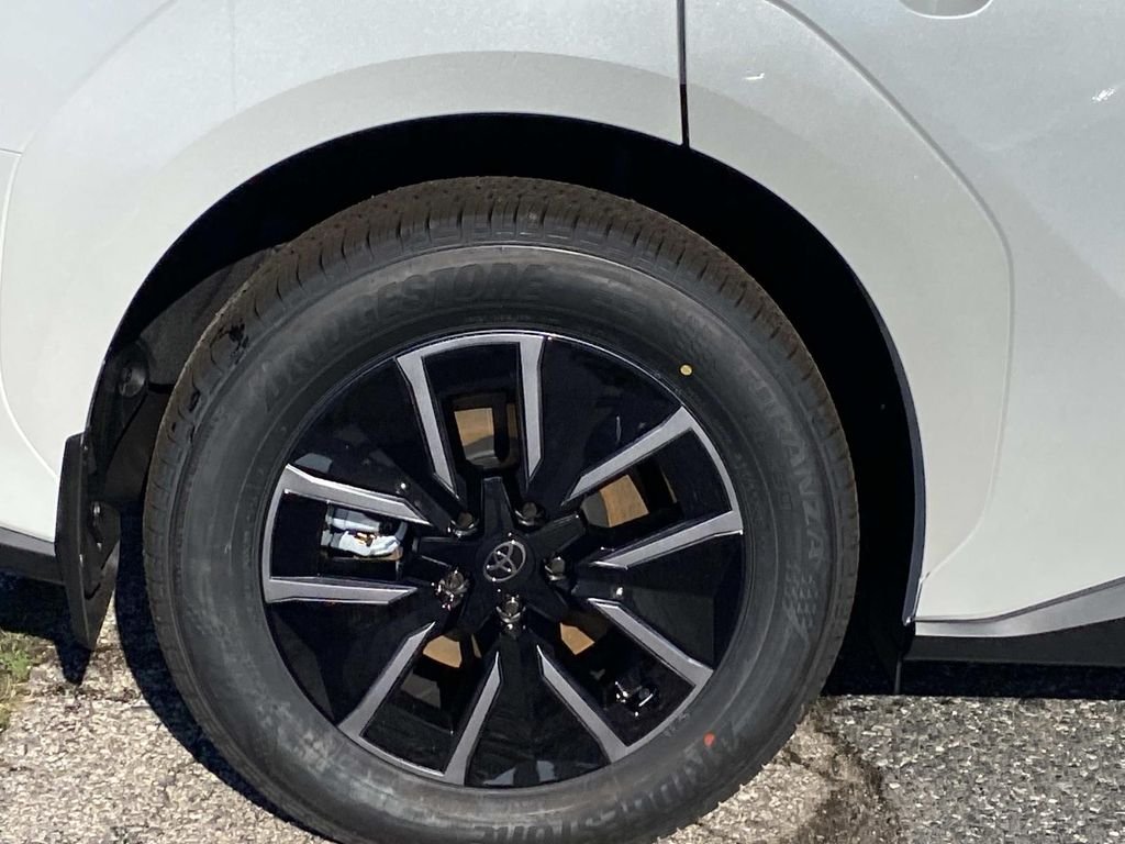 New 2026 Wind Chill Pearl Toyota XLE image 3