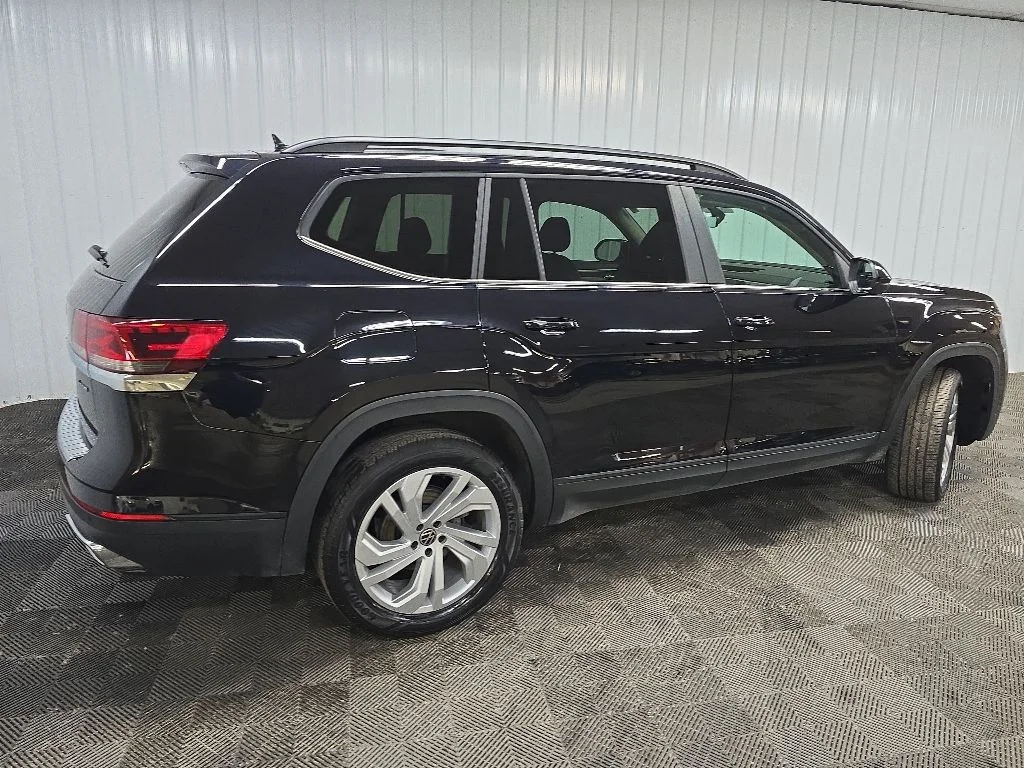 Used 2023 Black Volkswagen 3.6L V6 SE w/Technology image 3