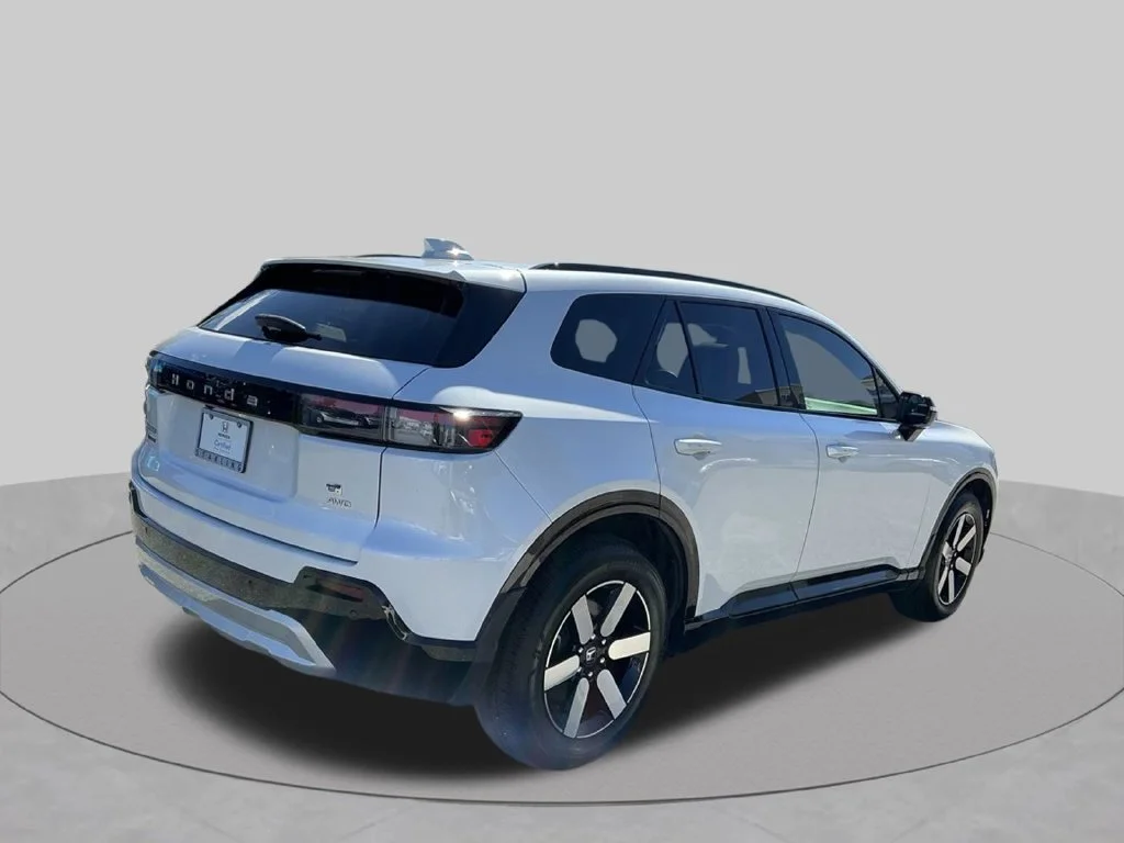 Used 2024  Honda Touring image 11