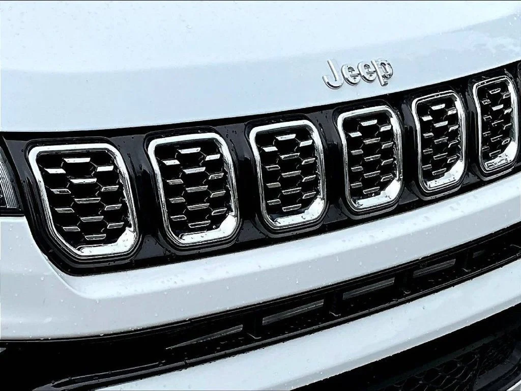 Used 2024 Bright White Clearcoat Jeep Limited image 33