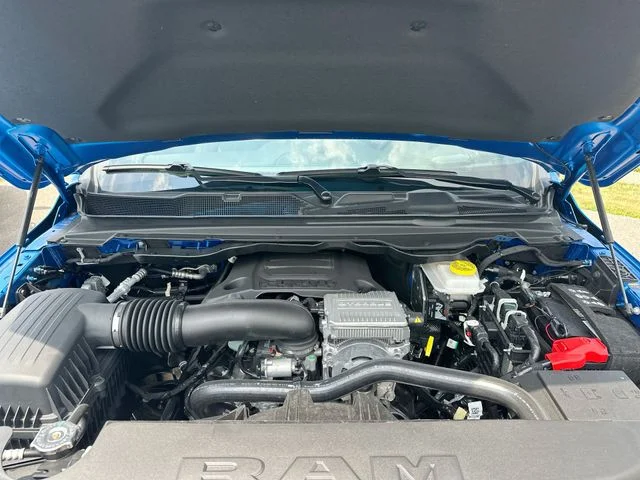 New 2026 Hydro Blue Pearl-Coat Exterior Paint RAM Big Horn/Lone Star image 27