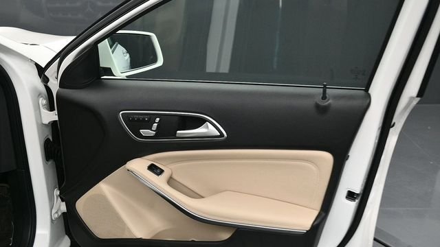 Used 2019 White Mercedes-Benz GLA 250 image 14