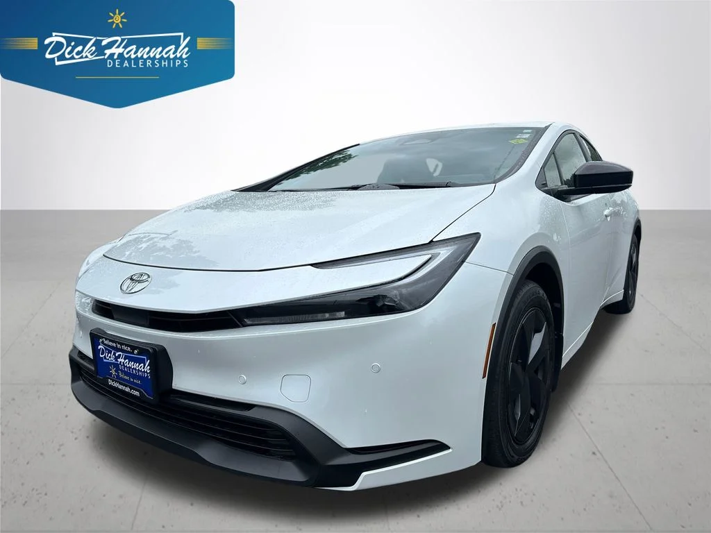 2026 Toyota Prius LE FWD's photo