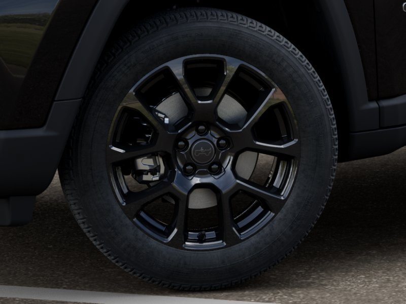 New 2026 Diamond Black Crystal Pearlcoat Jeep Latitude Altitude image 8