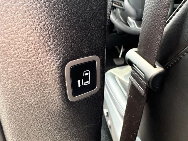 Used 2025 Black Chrysler Select image 16