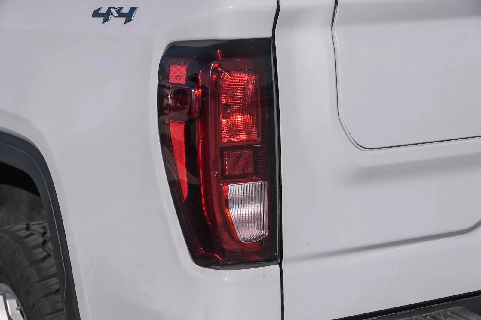 Used 2022 Summit White GMC SLE image 7
