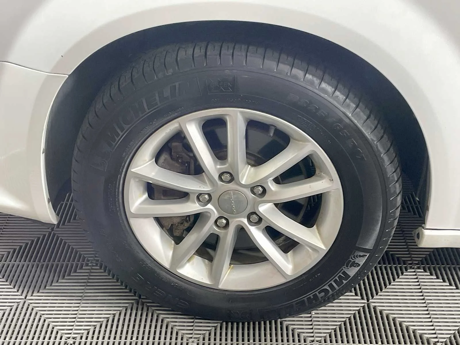 Used 2014 Bright White Clearcoat Dodge SXT image 26