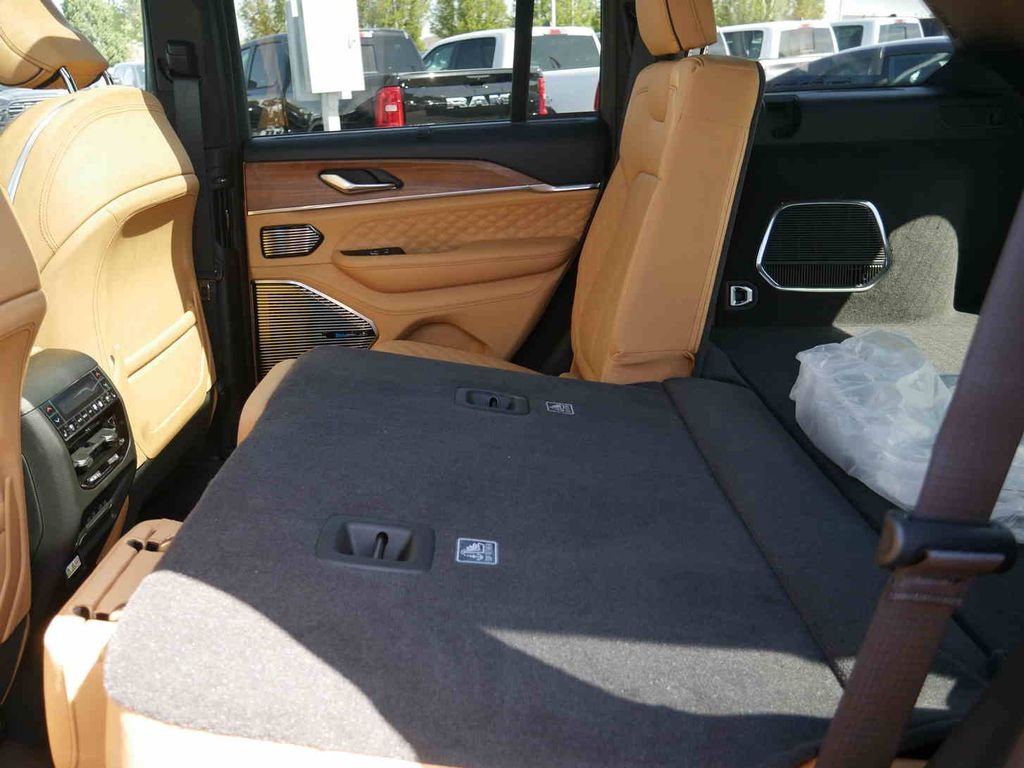 New 2026 Baltic Gray Metallic Clear-Coat Exterior Paint Jeep Summit image 15