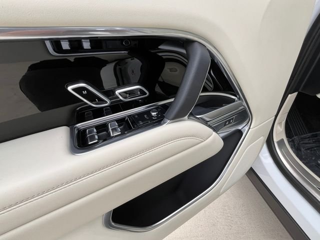 Used 2025 White Land Rover SE image 11