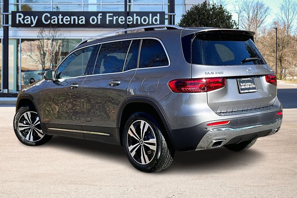 New 2026 Mountain Grey Metallic Mercedes-Benz GLB 250 image 3