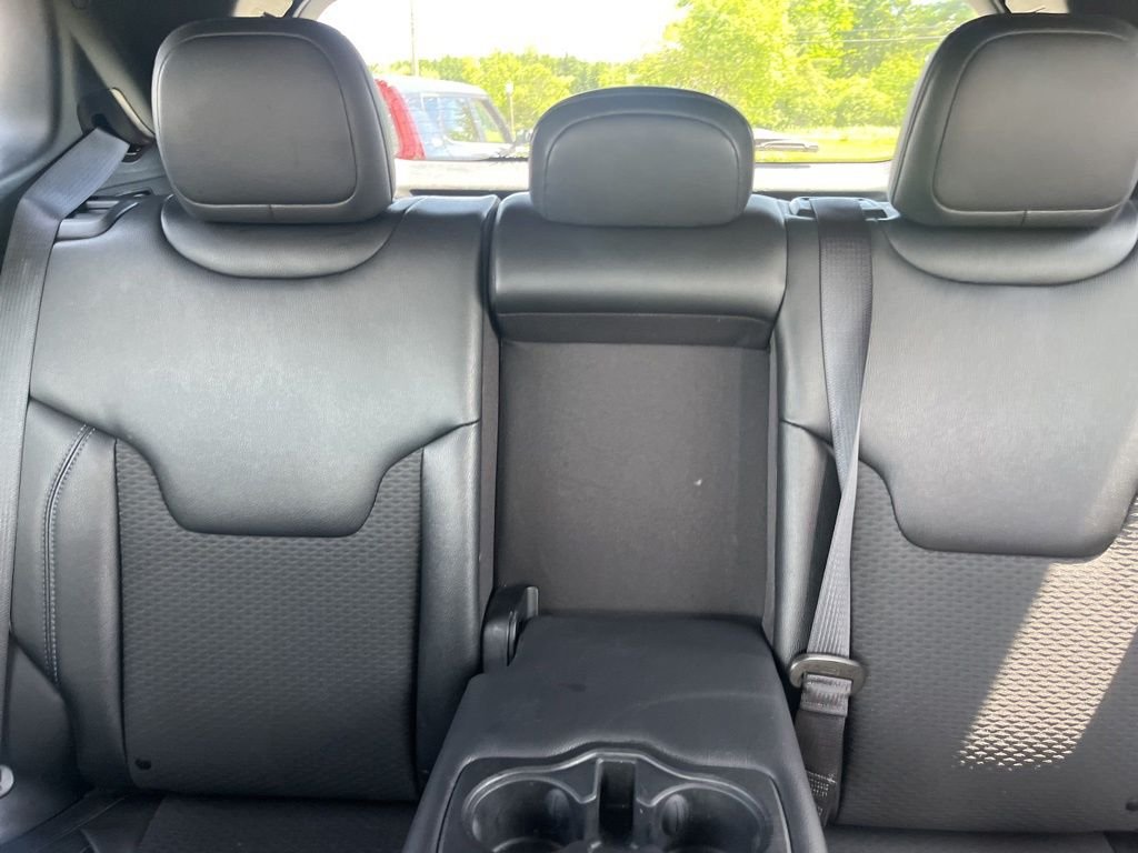 Used 2024 White Jeep Latitude image 15