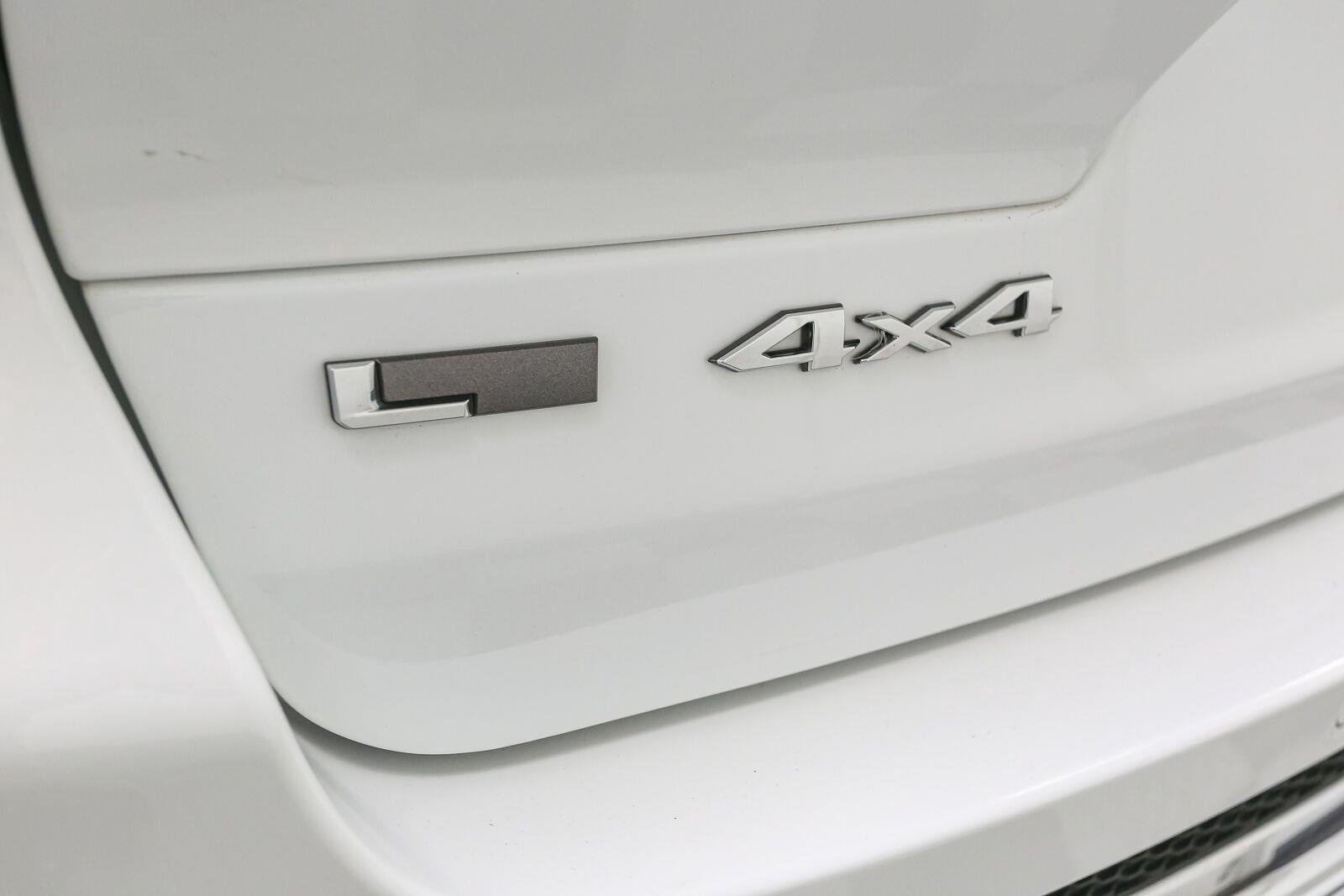 Used 2022 Bright White Clearcoat Jeep Overland image 11