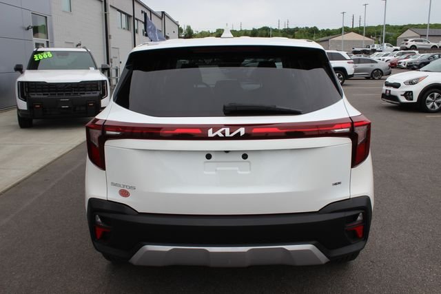 Used 2024 White Kia LX image 9