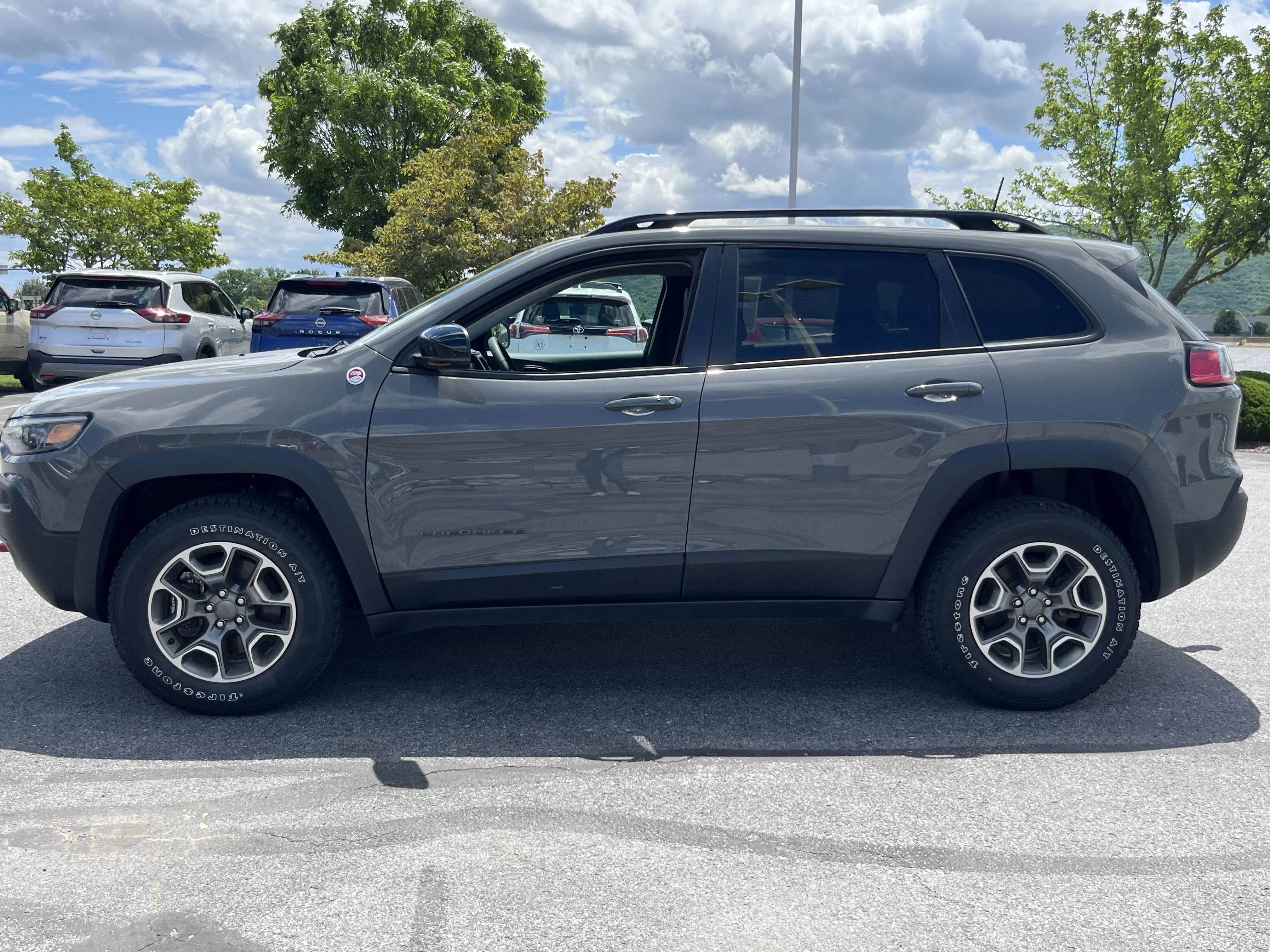 Used 2022 Gray Clearcoat Jeep Trailhawk image 10