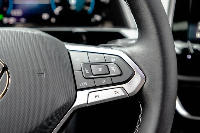 New 2026 Black Volkswagen 2.0T SE w/Technology image 16
