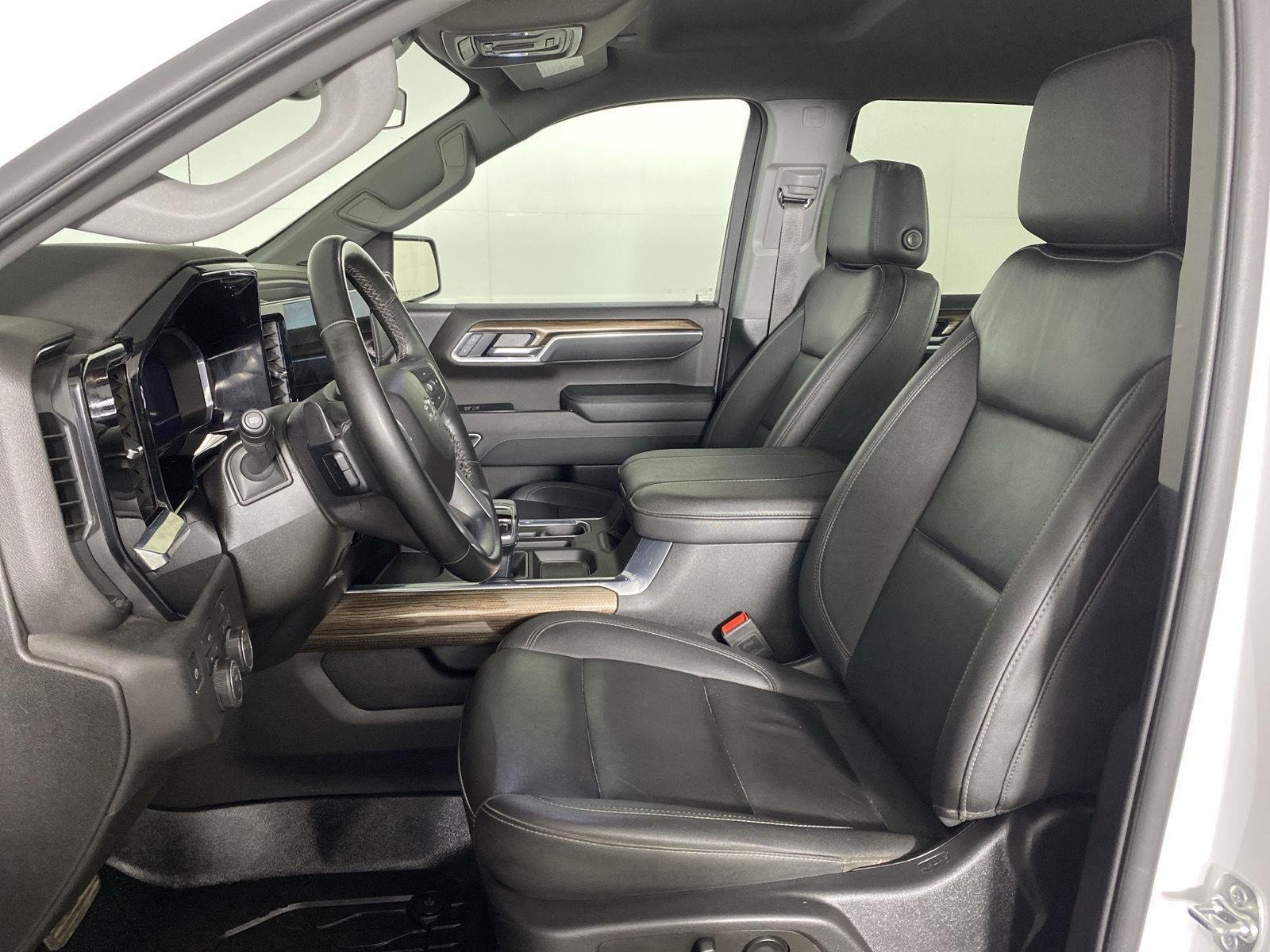 Used 2025 Summit White Chevrolet RST image 10