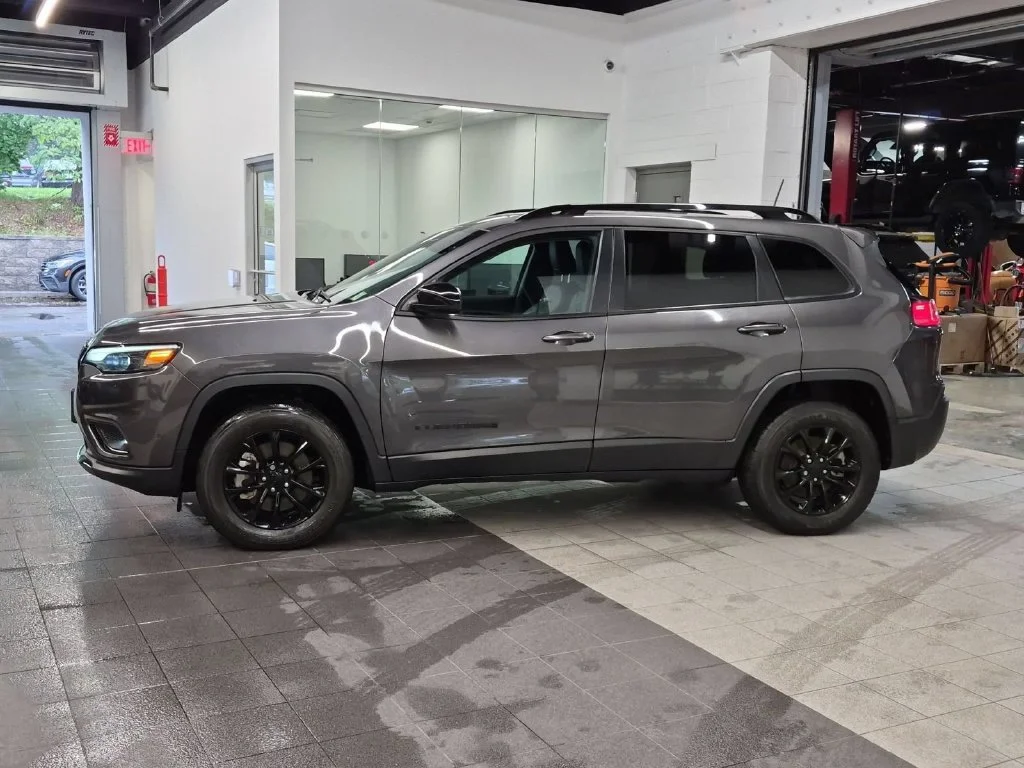 Used 2023 Gray Jeep Altitude image 8