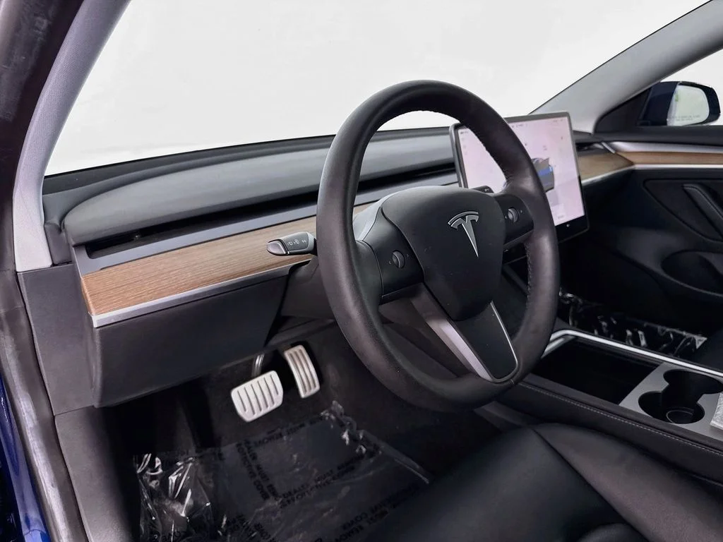 Used 2022 Blue Tesla Performance image 9