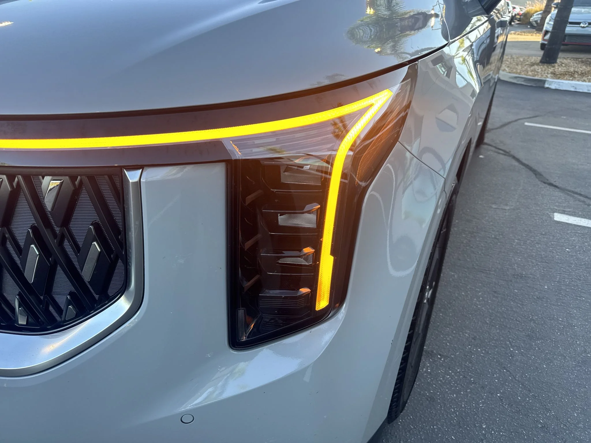 Used 2025 CERAMIC SILVER Kia EX image 4