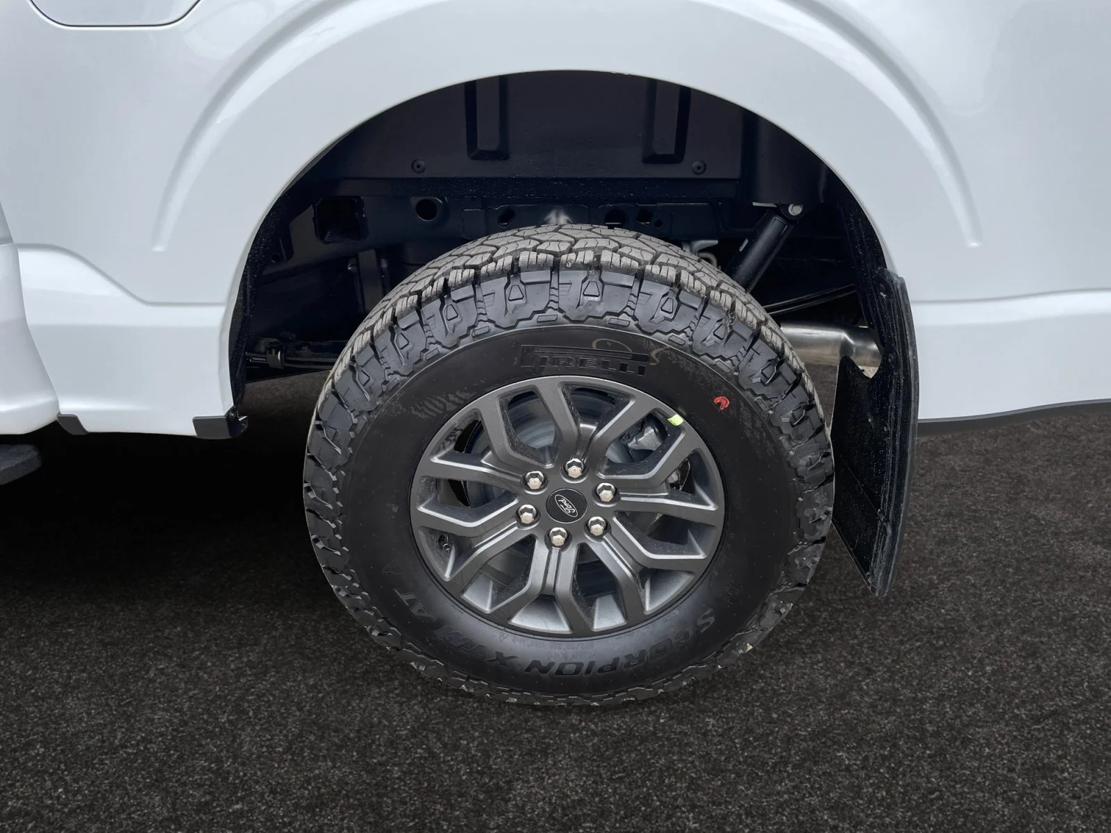 New 2026 Oxford White Ford Tremor image 9