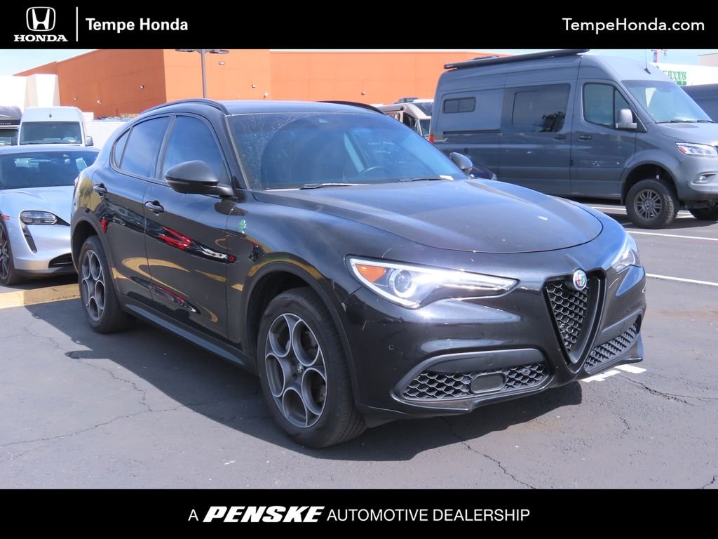 2021 Alfa Romeo Stelvio Base
