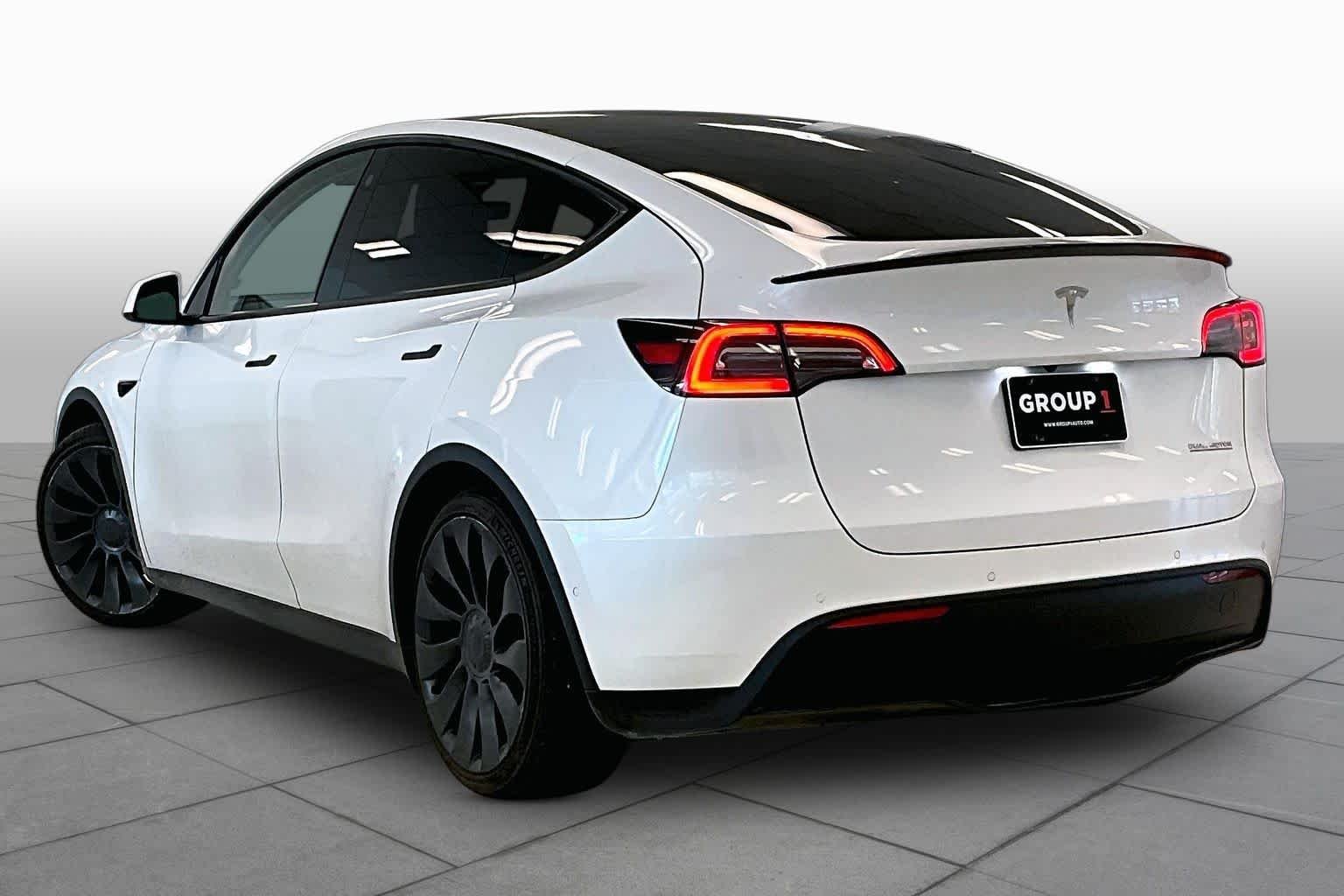 Used 2022 Pearl White Multi-Coat Tesla Performance image 10
