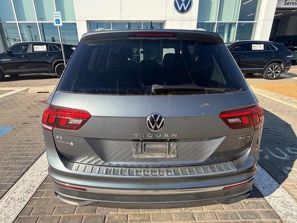 Used 2022 Charcoal Volkswagen 2.0T SE image 6