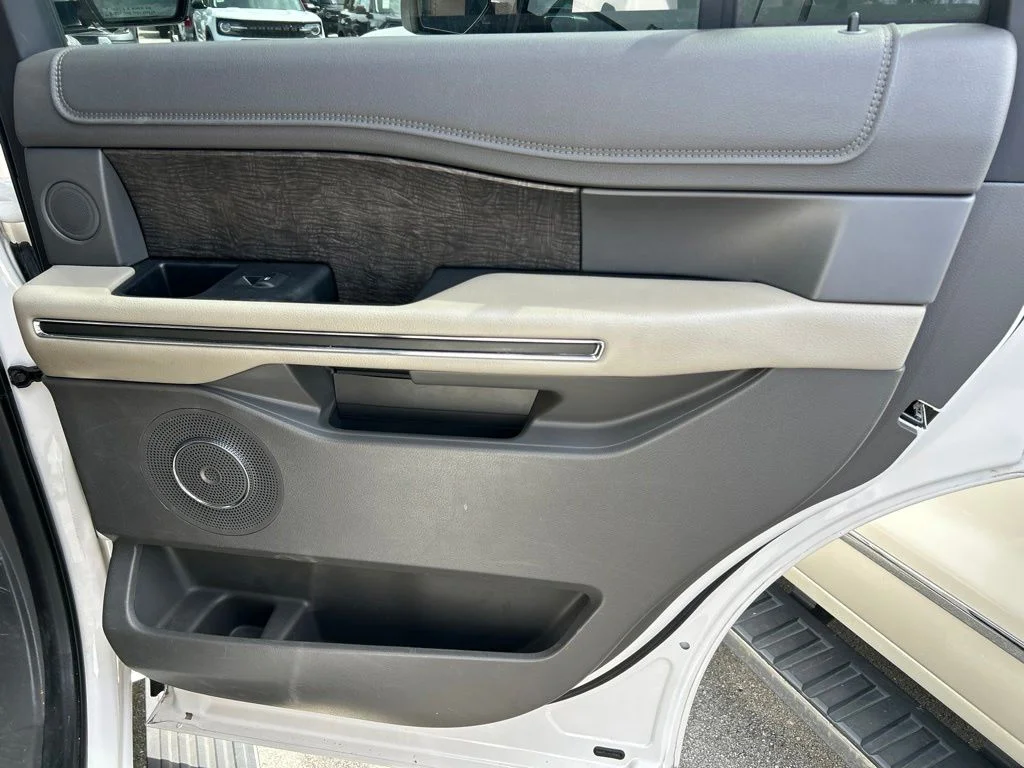 Used 2019 White Platinum Clearcoat Metallic Ford Limited image 45
