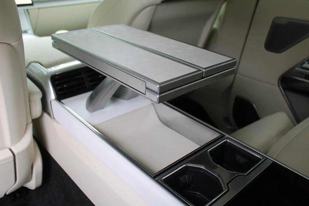 New 2024 Ostuni Pearl White Land Rover SV image 28