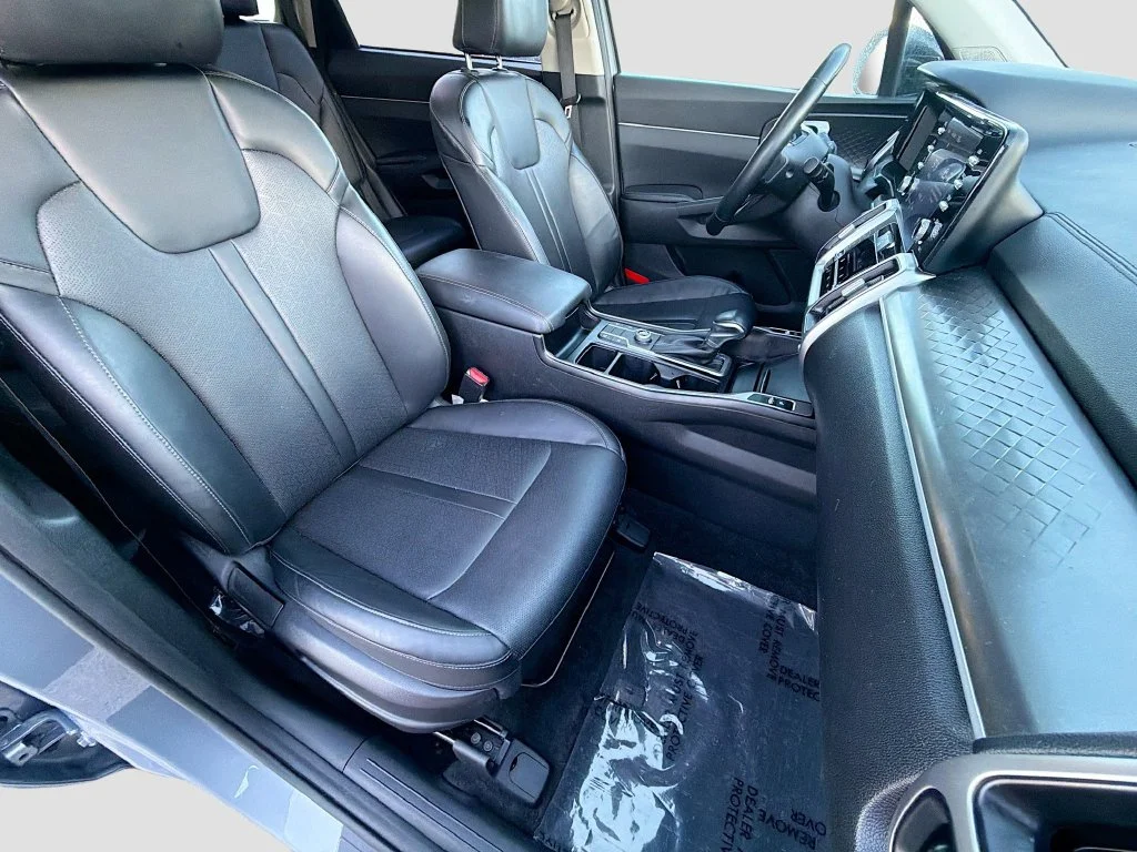 Used 2021 Silver Kia S image 13