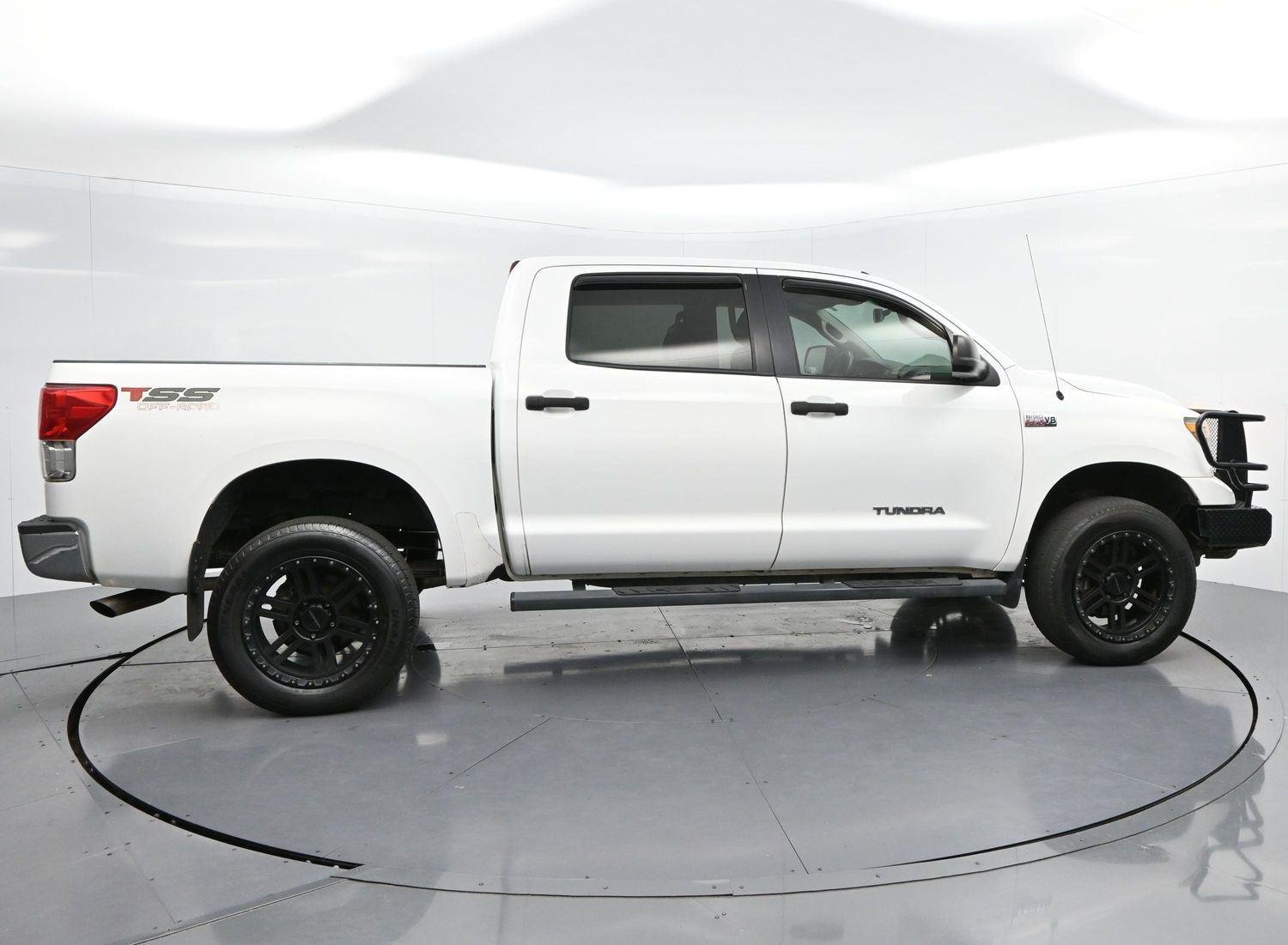 Used 2013 Super White Toyota Grade image 8
