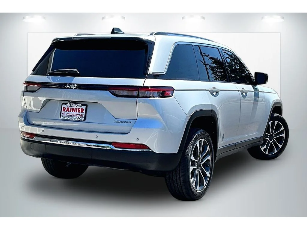 Used 2022 Silver Zynith Jeep Limited image 13