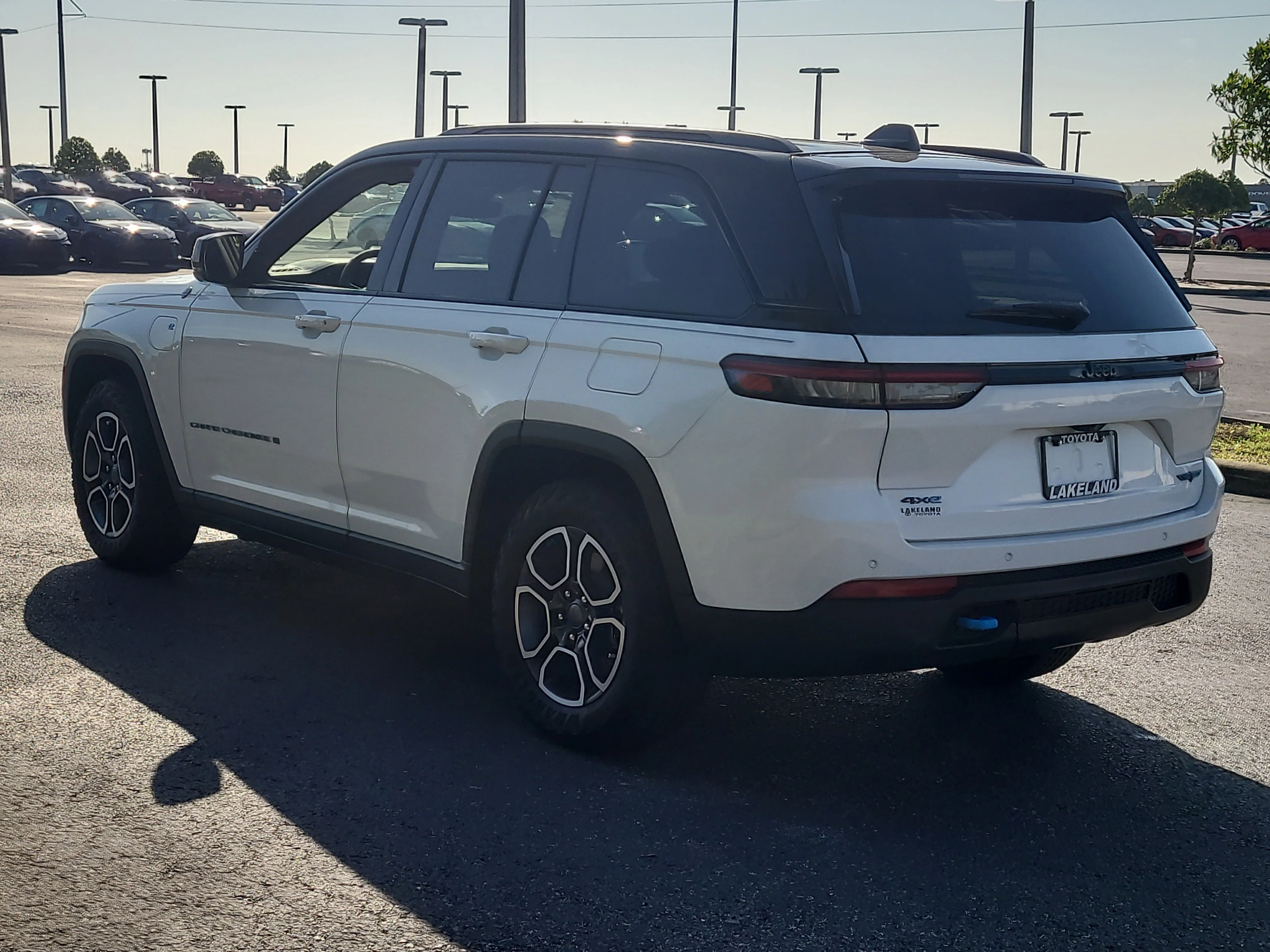 Used 2024 Bright White Clearcoat Jeep Trailhawk image 4