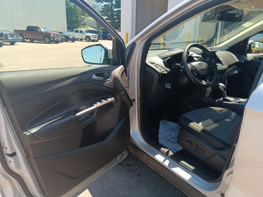 Used 2019 Ingot Silver Metallic Ford SE image 12