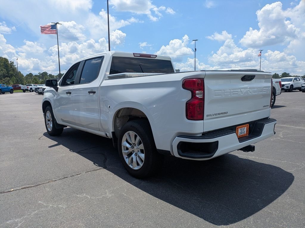 Used 2023 White Chevrolet Custom image 6
