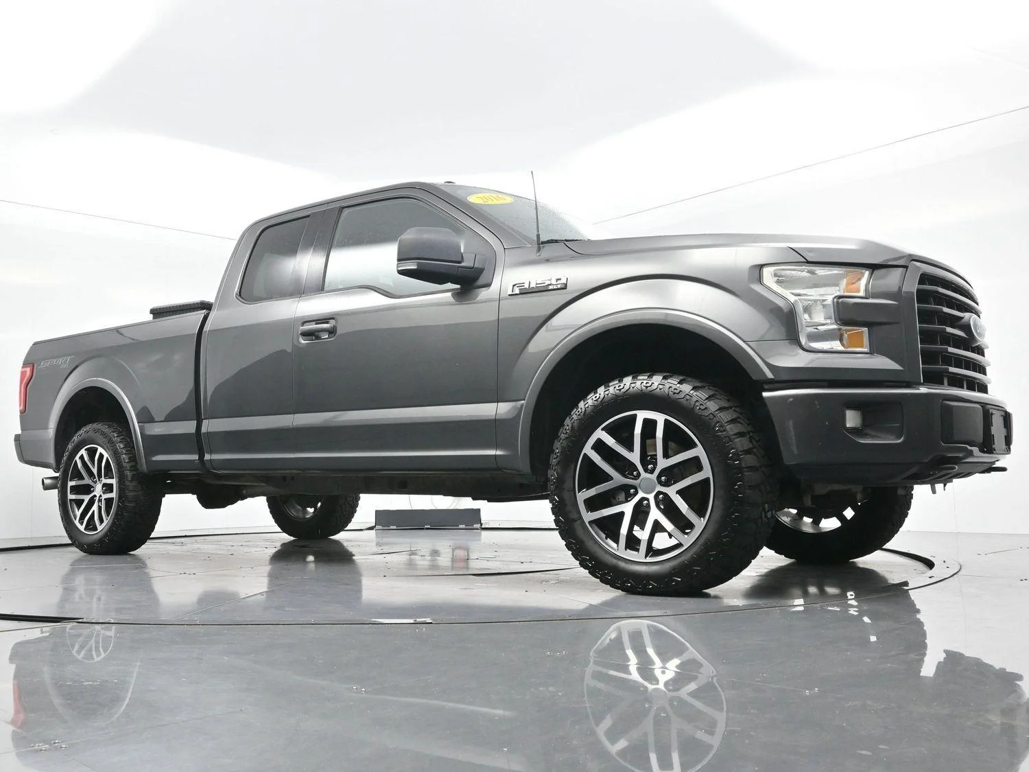 Used 2016 Magnetic Metallic Ford XLT image 48