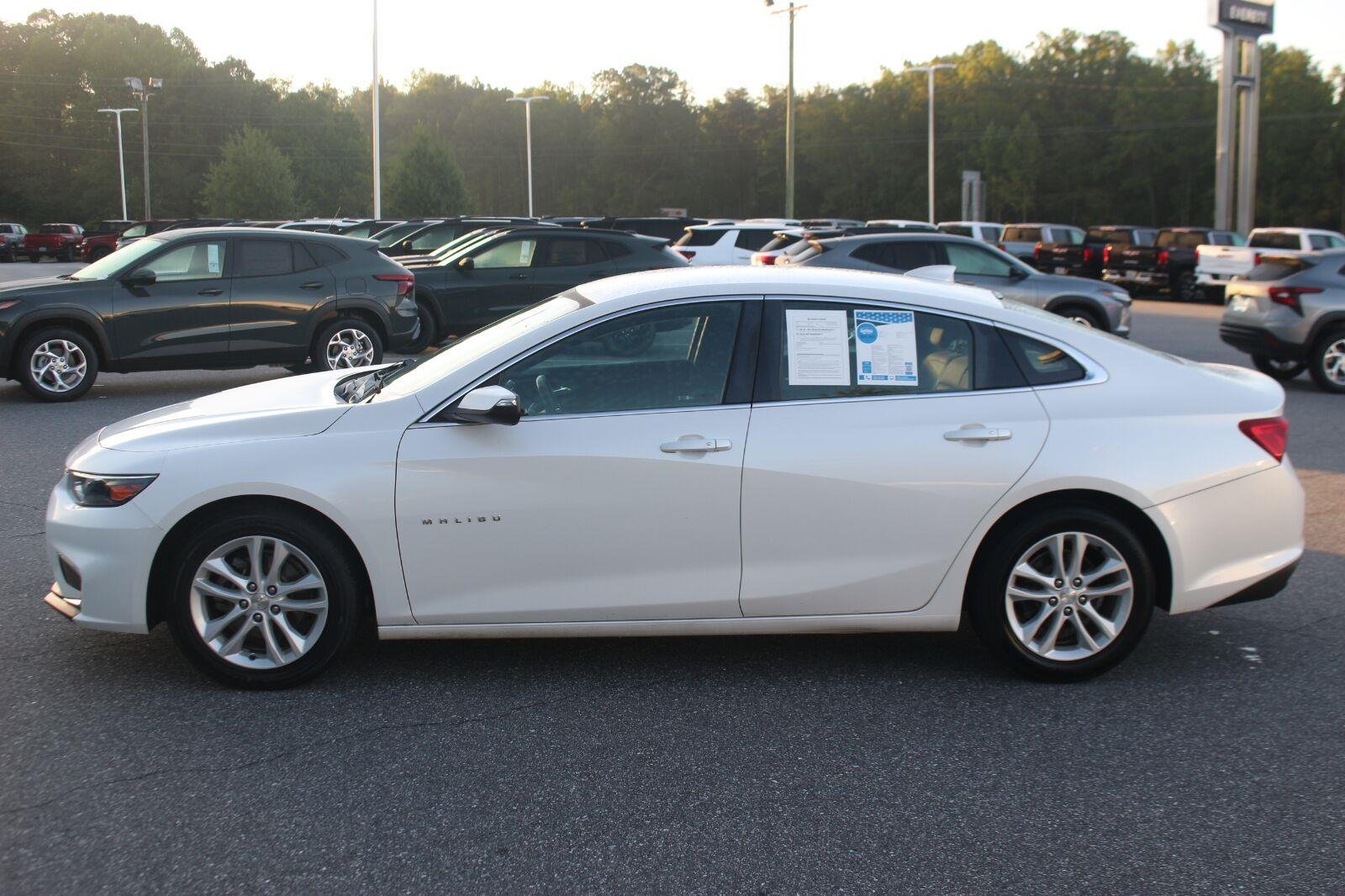 Used 2017 IRIDESCENT PEARL TRICOAT Chevrolet LT image 4