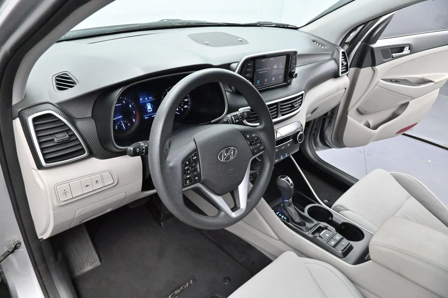 Used 2020 Stellar Silver Hyundai SE image 12