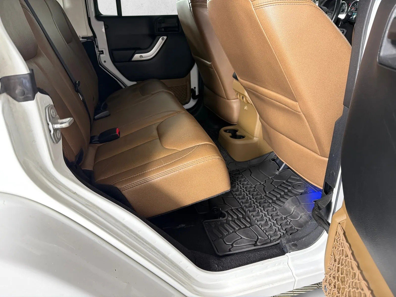 Used 2016 Bright White Clearcoat Jeep Rubicon image 15