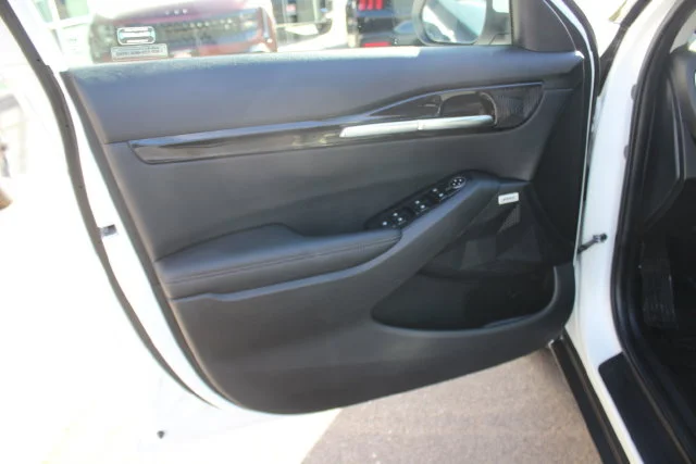 Used 2024 White Kia SX image 21