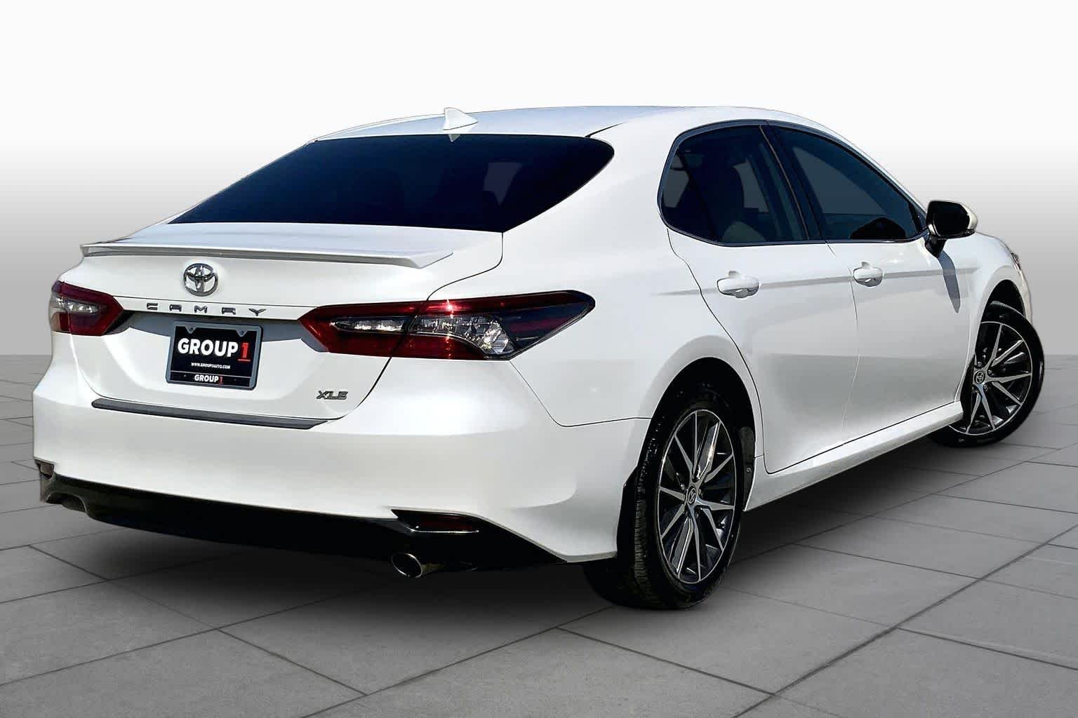 Used 2022 Wind Chill Pearl Toyota XLE image 13