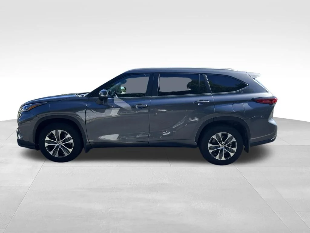 Used 2023 Gray Toyota XLE image 3