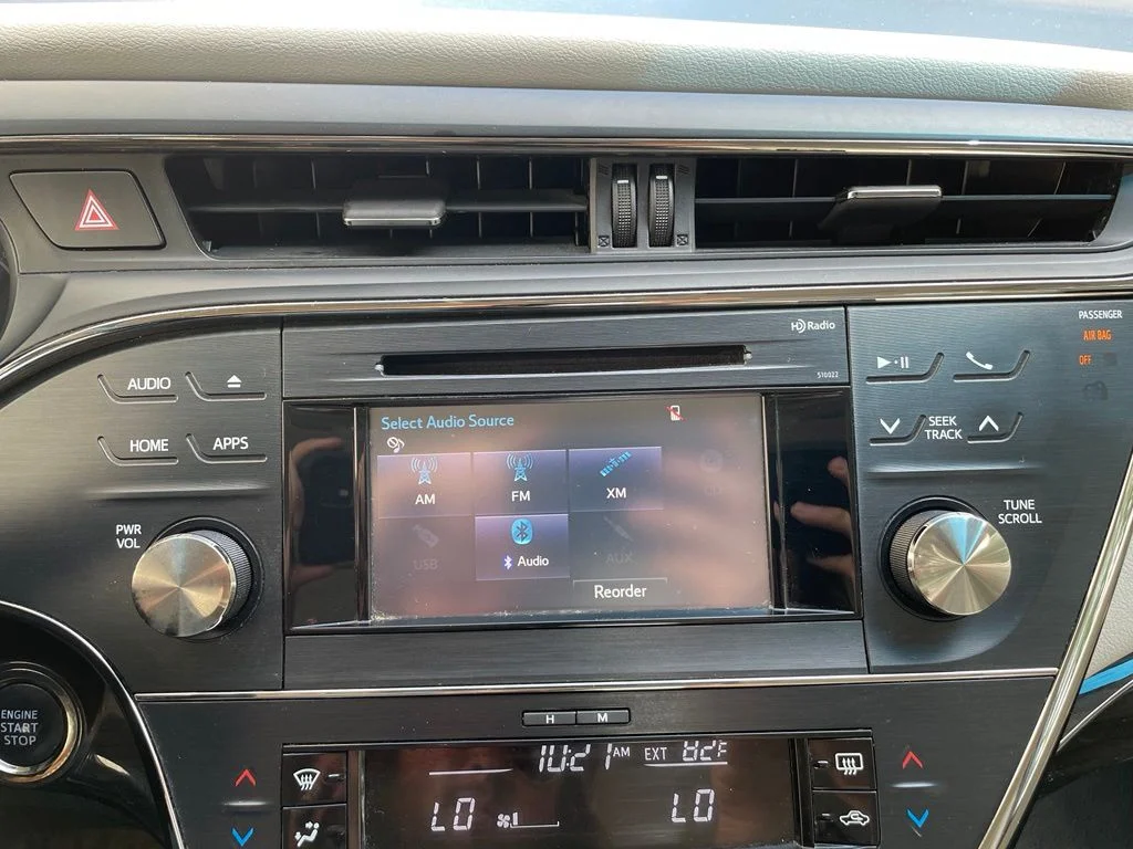 Used 2015 Gray Toyota XLE Premium image 16