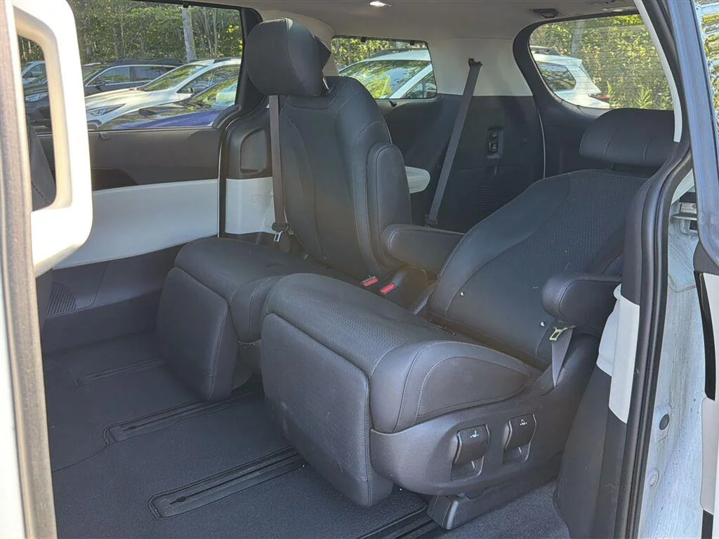 Used 2024 Snow White Pearl Kia SX Prestige image 14
