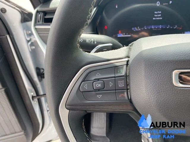 Used 2025 White Jeep Altitude image 37