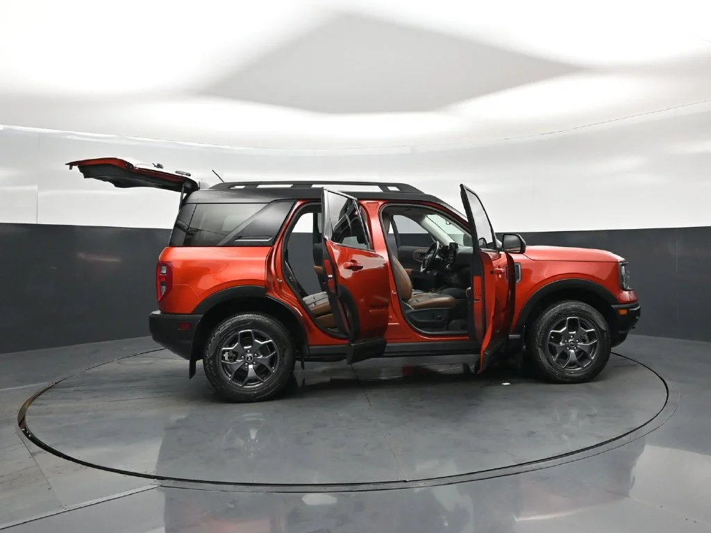 Used 2023 Red Ford Badlands image 4