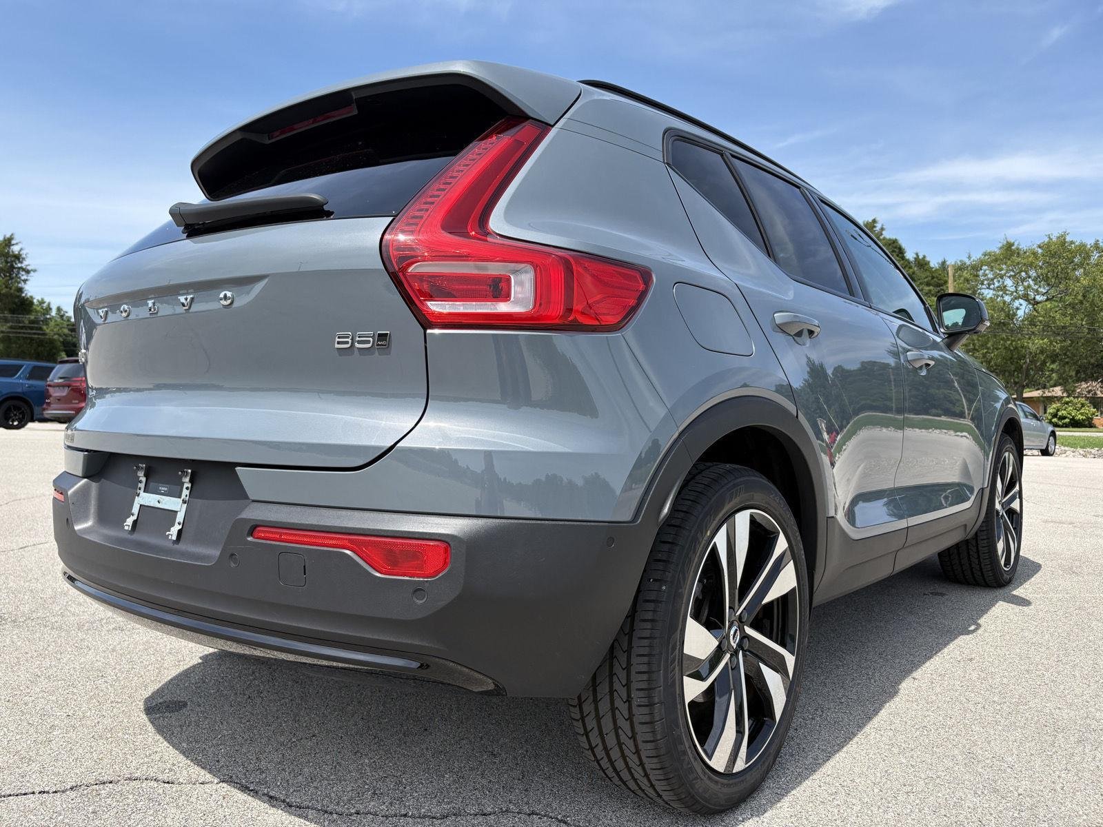 Used 2023 Thunder Grey Metallic Volvo Plus Dark Theme image 22