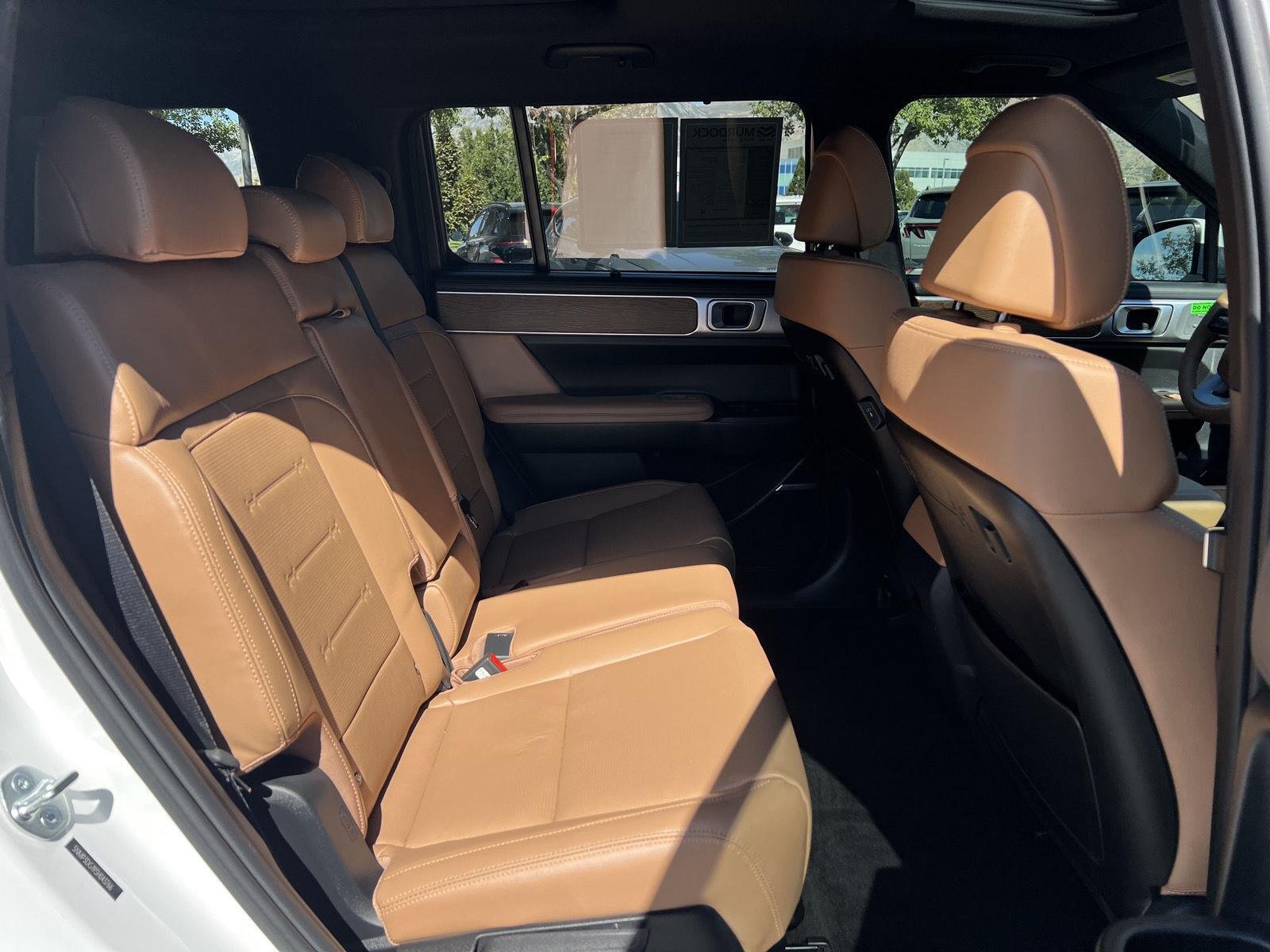 2025 Hyundai Santa Fe Limited - Photo 5