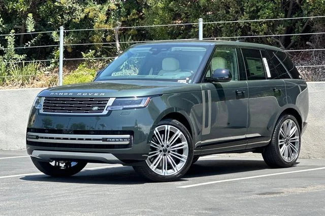 New 2026 Belgravia Green Land Rover SE image 1
