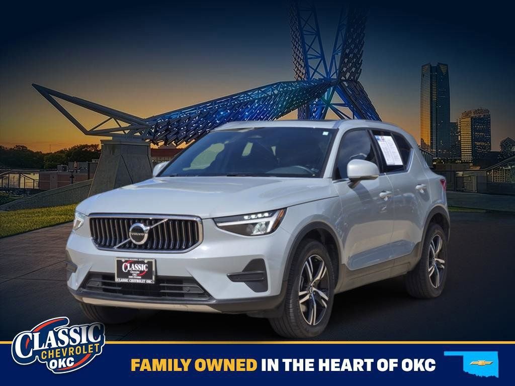 Used 2024  Volvo Core Bright Theme image 3